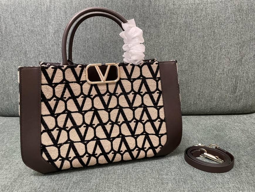 002-Tote
